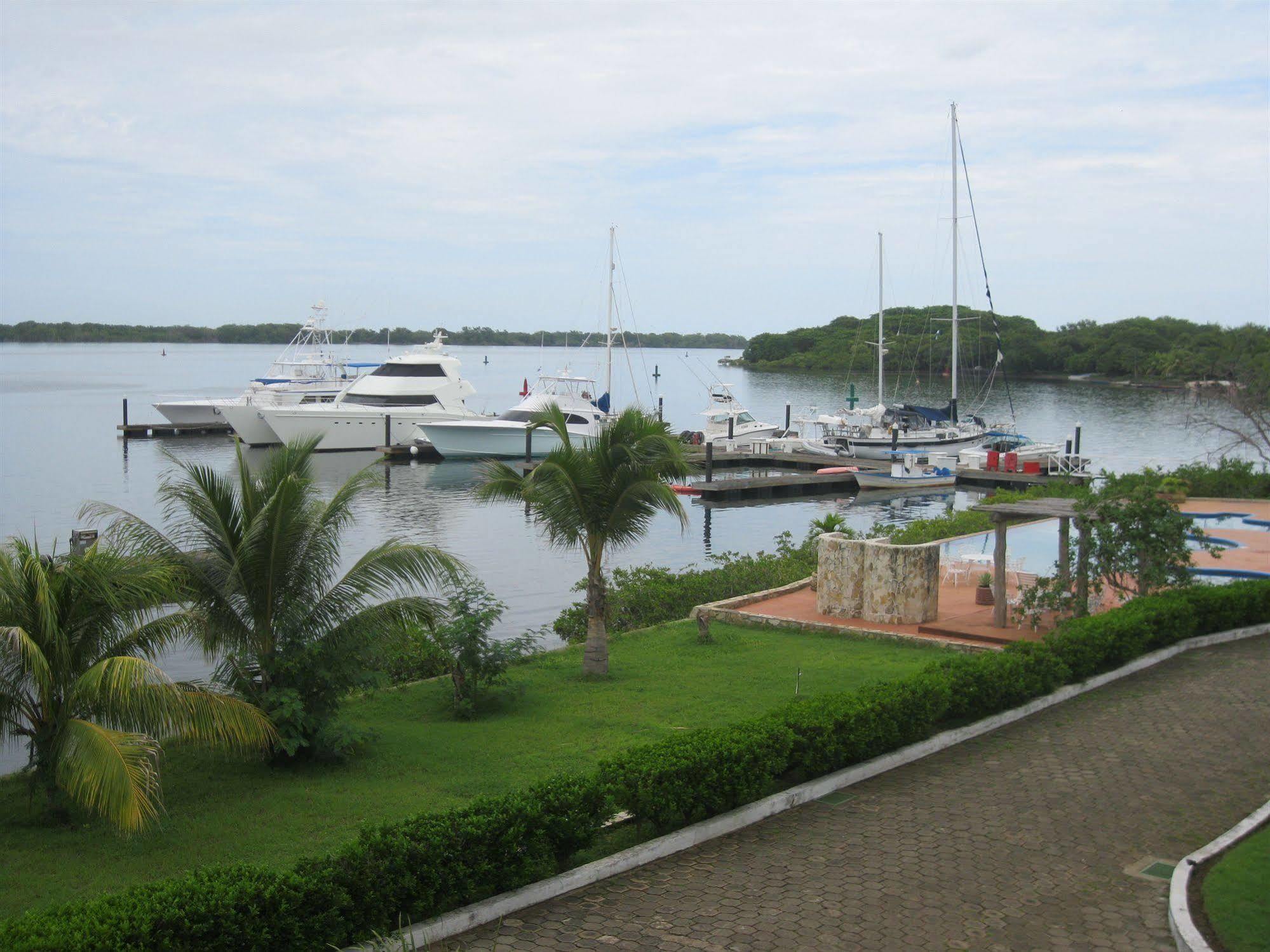 Marina Puesta Del Sol Hotel Aposentillo Екстериор снимка