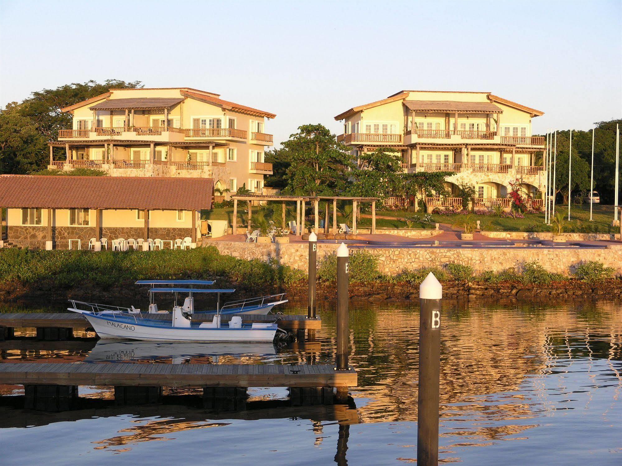 Marina Puesta Del Sol Hotel Aposentillo Екстериор снимка